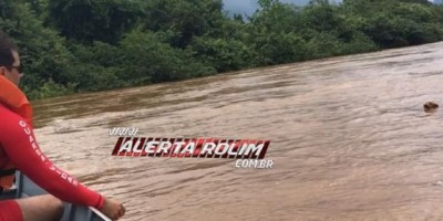 Pimenta Bueno – Bombeiros realizam salvamento de cão que estava em meio as águas do rio Barão de Melgaço – Vídeo 