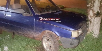 Rolim de Moura – Condutor sobe em canteiro central e bate em árvore na Avenida Norte Sul 
