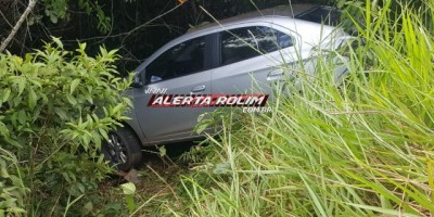 Rolim de Moura – Caminhão boiadeiro bate na traseira de carro de passeio que diminuiu a velocidade devido a buracos na RO-010