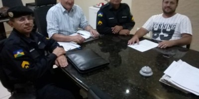 Rolim de Moura - Núcleo de Atividade Sociais da PM se reúne com Prefeito municipal