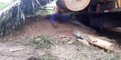 Trabalhador morre esmagado após tora cair de caminhão em Monte Negro
