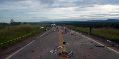 Quatro rondonienses morrem em colisão entre carro e carreta em rodovia de Mato Grosso