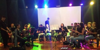 Espigão do Oeste - Orquestra Sinfônica de Rolim de Moura participa da aula inaugural da Polícia Mirim 