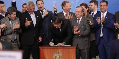Decreto de Bolsonaro facilita porte de arma para mais categorias