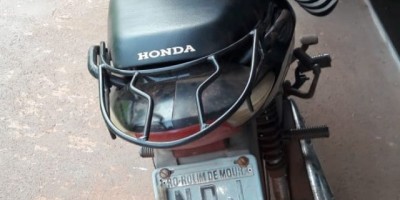  Rolim de Moura – Polícia Militar recupera Biz que foi roubada na noite de ontem enquanto proprietário trafegava pela RO-010