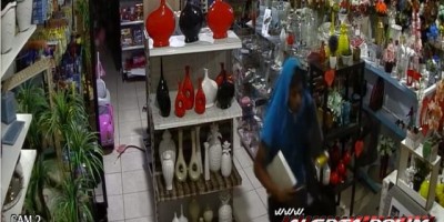 Rolim De Moura – Ladrão arromba porta e furta vários objetos de loja de variedades localizada no Centro da cidade; Assista ao vídeo da ação do larápio  
