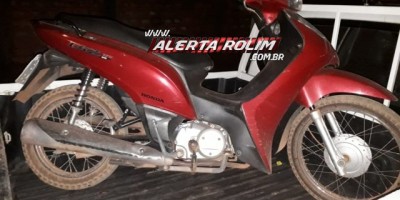Rolim de Moura – Dupla pratica roubo de moto a mão armada e pouco tempo depois, a equipe da Ptran recupera veículo e prende um suspeito