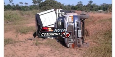 F-4000 tomba e esmaga passageiro, em São Domingos do Guaporé