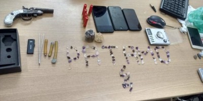 Policiais Militares apreendem mais de 180 pedras preciosas no Pacarana, durante Operação Paz no Campo