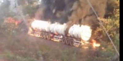 Caminhão tanque pega fogo após bater em carreta na BR-364 entre Pimenta e Vilhena – vídeo