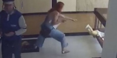 Mãe salva filho de cair do quarto andar de prédio na Colômbia - Vídeo
