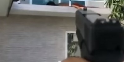 Brasil - Armado, morador rende assaltante que pulou em sua casa e faz vídeo