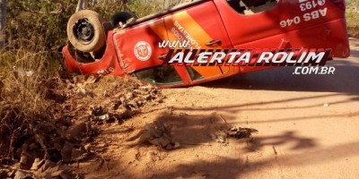 Viatura do Corpo de Bombeiros de Rolim de Moura capota próximo a Parecis 