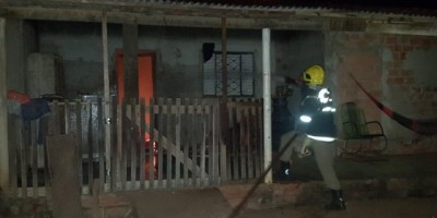 Rolim de Moura – Incêndio em residência é registrado no Bairro Olímpico 