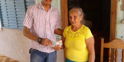 Campeão doa prêmio de R$ 3 mil reais para avó de peão que morreu pisoteado por touro em São Domingos