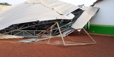 Temporal derruba quadra esportiva e danifica escola em São Francisco do Guaporé, RO