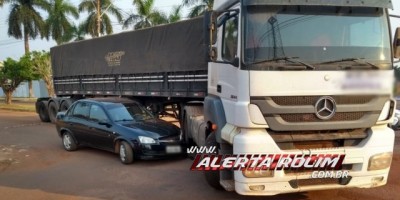 Rolim de Moura – Colisão entre carreta e carro de passeio resulta em danos materiais 
