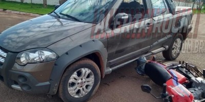 Rolim de Moura – Casal é socorrido pelos bombeiros após colisão entre carro e moto no Centro da cidade 