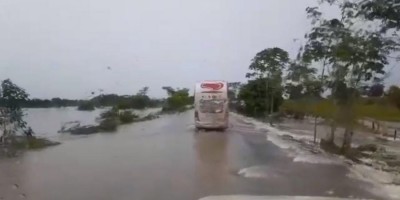 ATUALIZADA – Nesta manhã de sexta-feira , BR-364 é alagada pelas fortes chuvas próximo a Presidente Médici - Vídeo