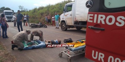 Rolim de Moura –Motociclista fica gravemente ferido após se chocar na traseira de caminhão baú na RO-010