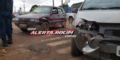 Rolim de Moura – Dois veículos colidem no Centro da cidade nesta manhã de quinta-feira – Vídeo  