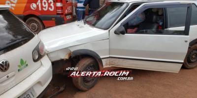 Rolim de Moura – Motorista perde o controle da direção de veículo e bate em carro estacionado no Bairro Cidade Alta – Vídeo 