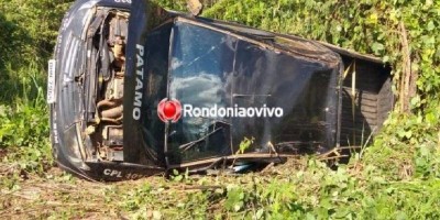 Viatura do PATAMO capota na BR-425, em RO