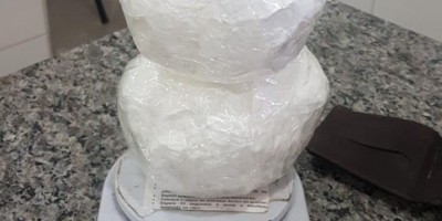 PM e PC apreendem mais de 2 kg de cocaína com passageiro de ônibus, em Cacoal 