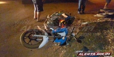 Mototaxista fratura braço e outro motociclista fratura a perna após colisão no Centro de Rolim de Moura – Veja o vídeo 