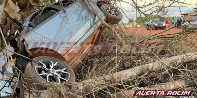 Motorista inabilitado e com sinais de embriaguez tomba veículo no Bairro Olímpico, em Rolim de Moura - Vídeo