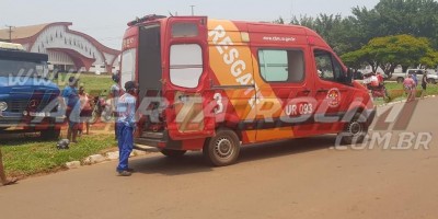 Criança é socorrida em estado grave ao ser atropelada por carro na Avenida 25 de Agosto, em Rolim de Moura 