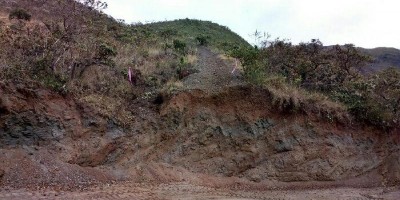 Criança de 9 anos morre após caminhonete capotar e cair em ribanceira em Cujubim