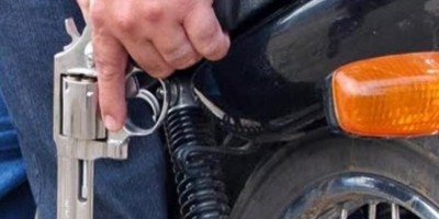 URGENTE - Bandidos armados rendem vítimas e roubam vinte mil reais que eram para pagar funcionários de posto de molas, em Rolim de Moura 