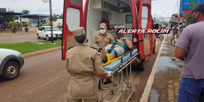 Motociclista é socorrido pelos bombeiros militares após sofrer queda na Avenida Norte Sul, em Rolim de Moura