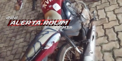 Dupla sofre queda após condutor empinar moto na Rua Rio Madeira, em Rolim de Moura