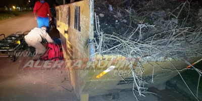 Motociclista fica ferido após se chocar contra caçamba de entulho em Rolim de Moura 