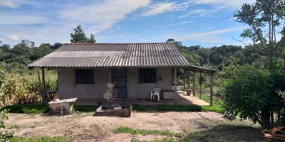 Bandidos invadem chácara, degolam mulher e esfaqueiam idoso, em Vilhena
