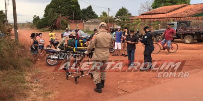 Motociclista fratura perna ao ser atingido por caminhonete nesta tarde de domingo em Rolim de Moura
