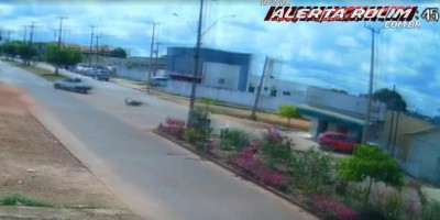 Veja o vídeo - Motorista de carro se evade do local após provocar acidente de trânsito em Rolim de Moura
