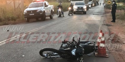 Motociclista é arremessado para baixo de carreta após ser atingido por carro na RO-010 em Rolim de Moura