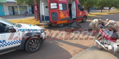 Colisão entre carro e moto no Centro de Rolim de Moura resulta em uma pessoa ferida nesta manhã de quinta-feira