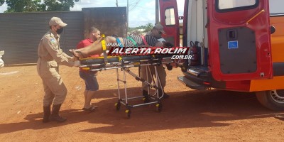 Mulher é socorrida após acidente de trânsito no bairro Olímpico em Rolim de Moura
