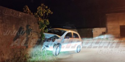 Motorista de carro atingiu muro durante a noite de segunda-feira em Rolim de Moura