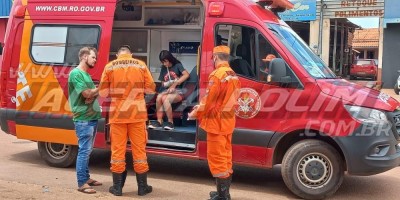 Mulher é socorrida com suspeita de fratura após bater moto em outro motociclista que invadiu a via em Rolim de moura – Veja o momento da colisão  
