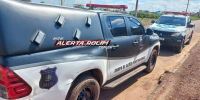No Jequitibá, motociclista avança preferencial, atinge viatura do GAPE e foge do local, em Rolim de Moura