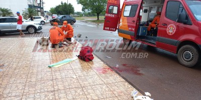 Motorista de carro avança via, ocasiona grave acidente e se evade do local, em Rolim de Moura - Vídeo