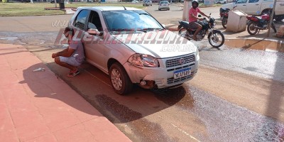 PM registra colisão entre dois carros no Centro de Rolim de Moura