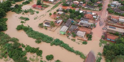 Imagens aéreas mostram casas atingidas pela cheias do Rio Anta Atirada em Rolim de Moura - Vídeos
