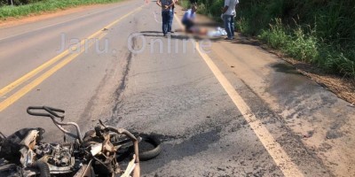Jovem morre após colidir moto frontalmente com carreta na BR-364 em RO