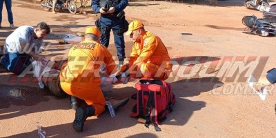 Idoso sofre fratura exposta na perna após ter moto atingida por carro no bairro Cidade Alta em Rolim de Moura
